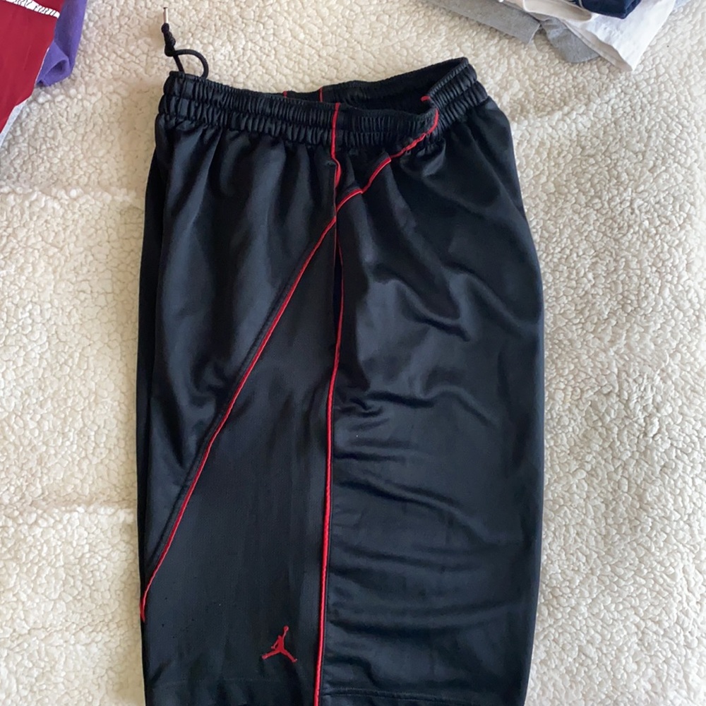 Nike Jordan men’s basketball shorts. Black with red piping, sharp!!!